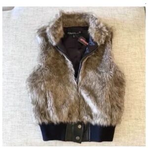 🪞 NWT mocha knit trim faux fur stand collar oversized zip up front vest nude